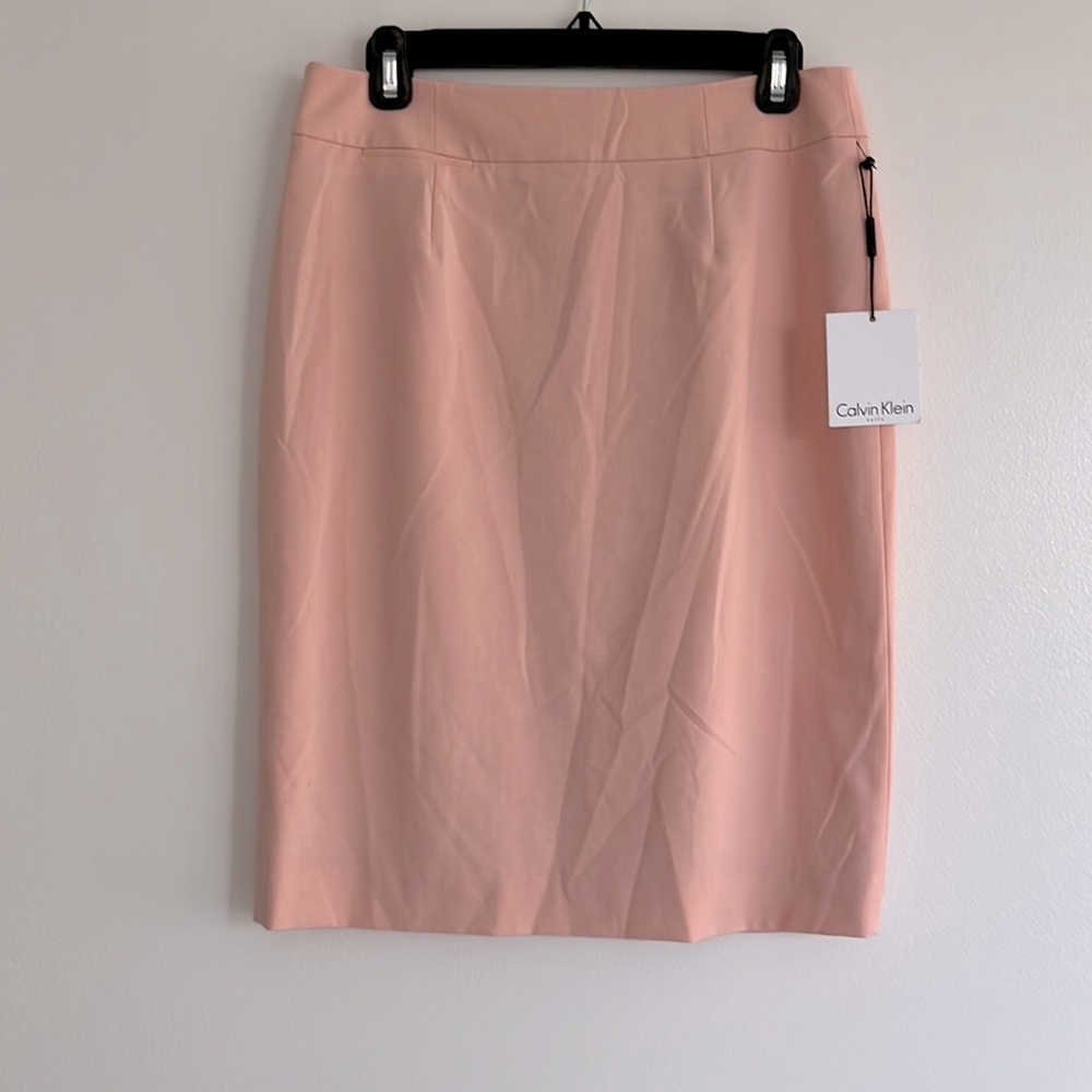 NWT Calvin Klein skirt in size 6